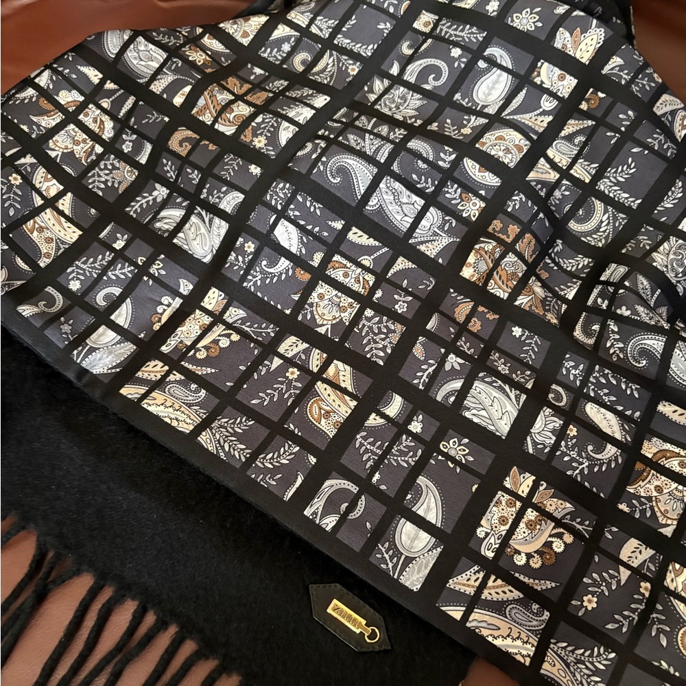 Zilli- Elegant Black and Gold Paisley Scarf